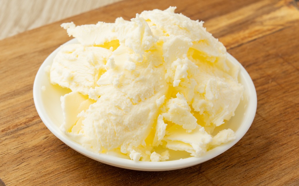 【2回定期便】 パンにおいしいよつ葉バターとひまわりオイル 4個 セット 計8個