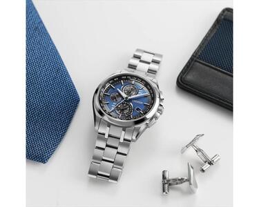 【CITIZEN】 アテッサ AT8040-57L シチズン 腕時計 メンズ シルバー ネイビー 光発電 エコ・ドライブ 電波受信 防水 クロノグラフ デュラテクトチタンカーバイト スーパーチタニウム