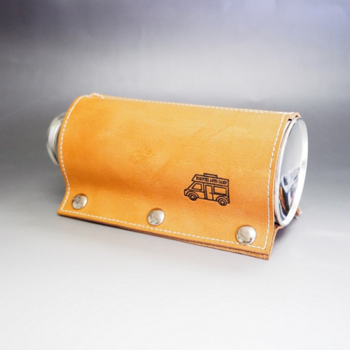 心躍るビンテージレザーの質感！牛革CB缶カバー BEIGE　( 野口オートキャンプ場 協力)
