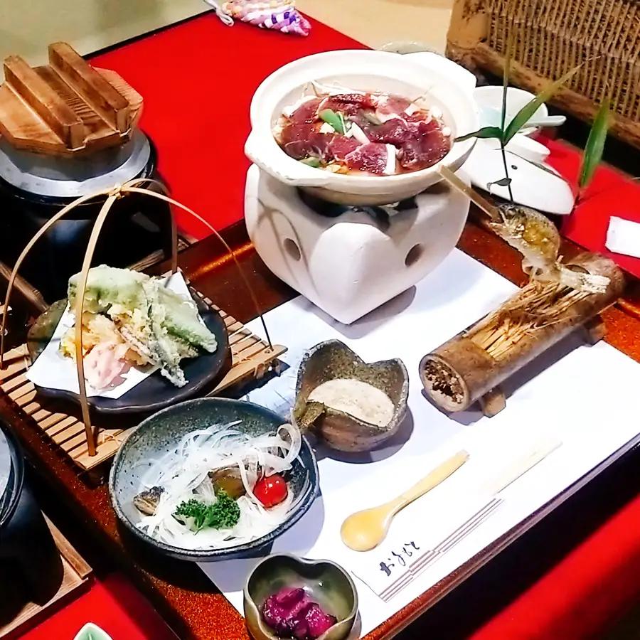 旅行 宿泊 民宿 2名様分チケット / 古民家の宿木治屋1泊2食付き宿泊券(2名様) ～夕食は地元のものをふんだんに使った 川魚懐石～