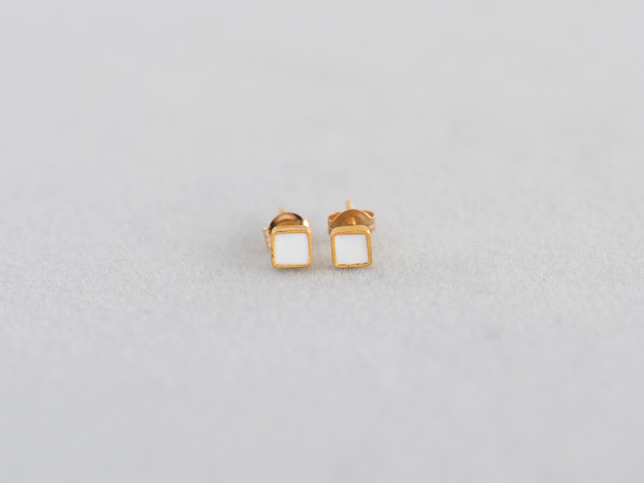 Kenichi Kondo Point pierce white 七宝ピアス・ホワイト