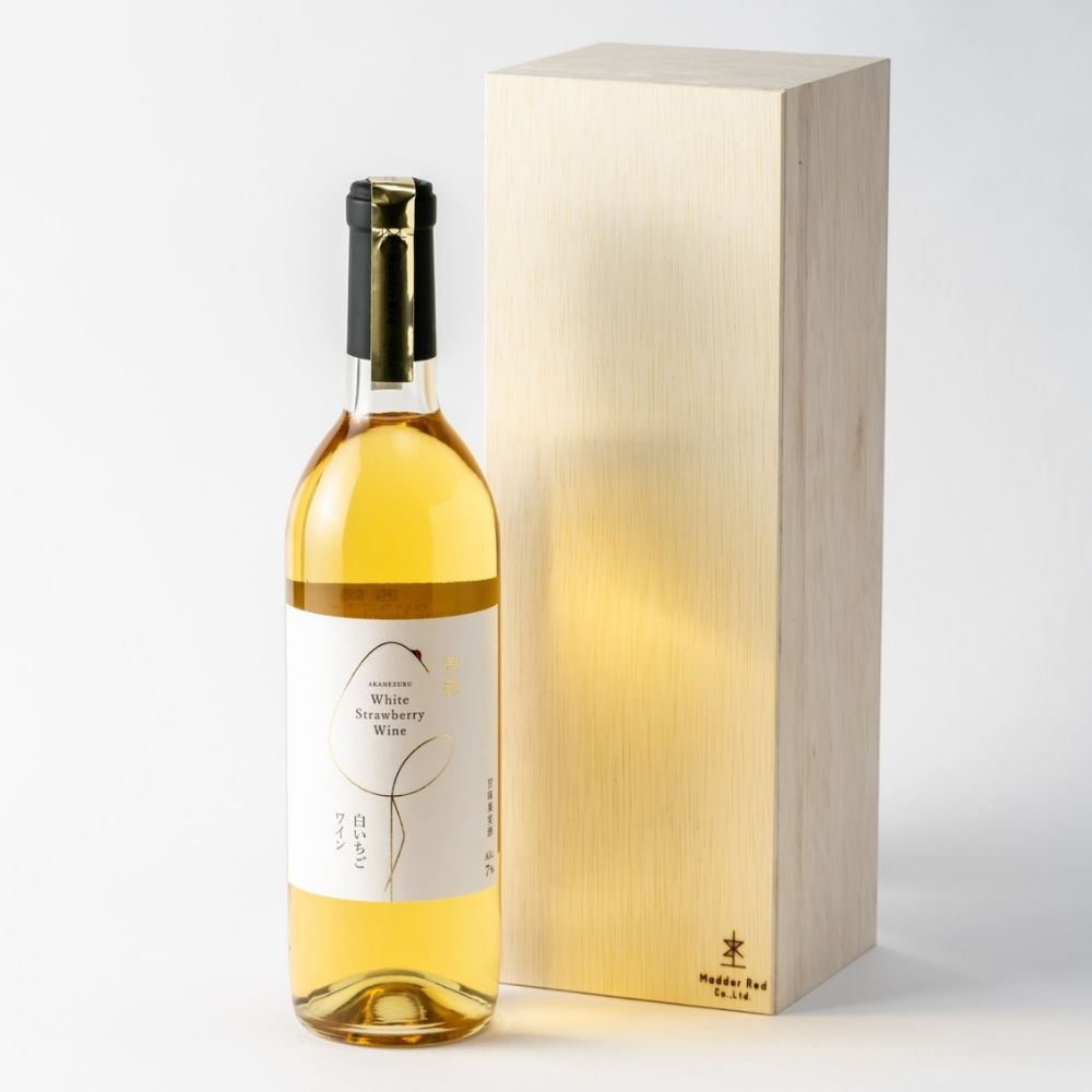 【ふるさと納税】茜鶴 白イチゴ ワイン 720ml （ 7度 ）《足寄町》【足寄町農業協同組合】白ワイン わいん お酒 酒 ギフト プレゼント ぷれぜんと 贈り物 贈物 贈答 贈答用 北海道 北海道産 道産 国産 果実酒 [BEAB003]