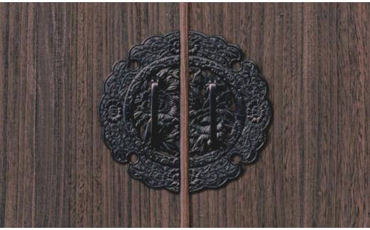 桐たんす専門店より 「ぼたん(衣装たんす)」 【経年変化を楽しめる伝統家具】 丁寧に手作業で仕上げた、開戸付きの総桐たんす 職人による、手作り・手仕上げの工場よりお届け／総桐箪笥和光　AH085