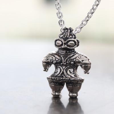 ふるさと納税 山梨県 縄文の神秘を身にまとうSV925製　豆遮光器土偶ネックレス　700-081 |  | 01