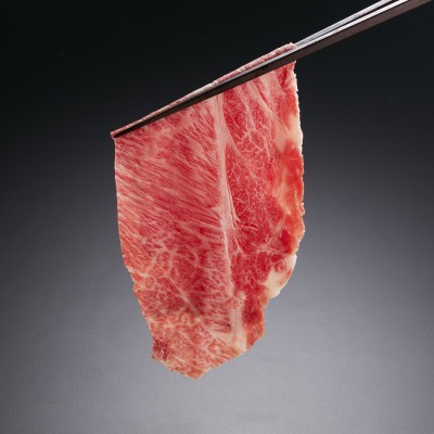 サシと肉質のバランスの取れたお肉で、すき焼き用のお肉では一番の人気部位です。