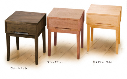 【ベッドとともに寝室を心地よく】サイドテーブル 2　かえで（メープル）無垢材 218001