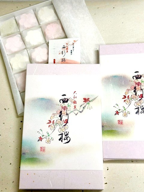 
                  132.西行桜（葛干菓子）（和三盆使用）
                