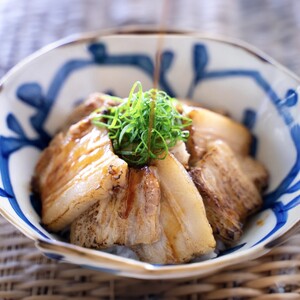 【東京・深川チャーシュー専門店】とろける豚バラの煮豚「とろチャーシュー黒 熟成香味醤油タレ」《千葉県産銘柄豚 林SPF使用》【kt088-003】