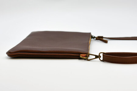 AX013-1　益子の革工房maharoのサコッシュ（M）ブラウン