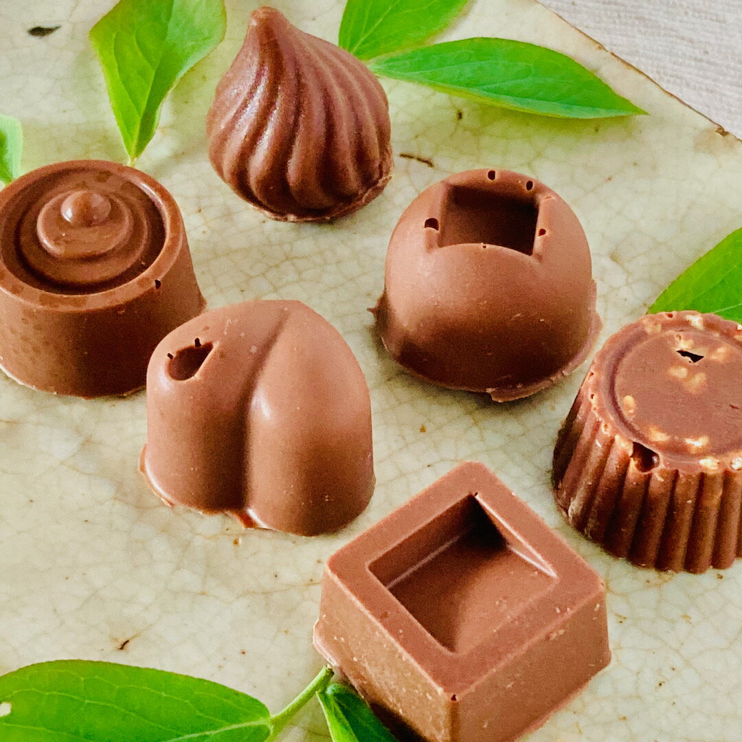 【ふるさと納税】ミニ ミルク チョコ 詰合わせ〈6個〉 栗 ブルーベリー ヘーゼルナッツ クルミ アーモンド フレッシュチーズ 白砂糖不使用 チョコレート ホワイトデー バレンタイン スイーツ デザート お菓子 ギフト 手作り 人気 おすすめ 宮崎県 綾町 送料無料