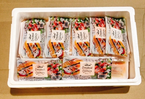 スモークサーモン4～8P(計1kg)＆塩サーモンハラス220g×18P F-09024