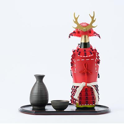 ふるさと納税 太田市 甲冑型ボトルホルダー　完成品　赤 |  | 01