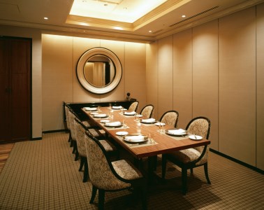 61-2【鉄板焼 心】幻の神戸ビーフとうたわれた「黒田庄和牛」を味わう最高級すき焼きコース＜１名様＞お食事券（ホテル ラ・スイート神戸ハーバーランド）