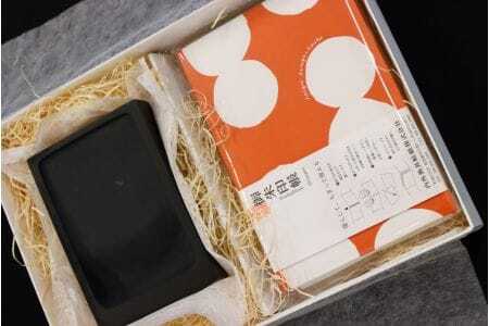 「土佐和紙御朱印帳」と「土佐硯」セット（直径9cm×13㎝）