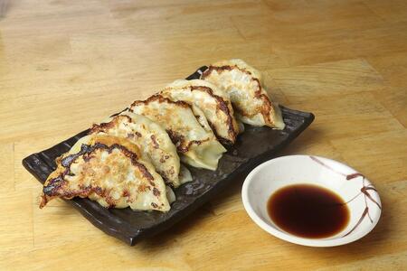 優鳳餃子　ジャンボ[10個入]【 餃子 ぎょうざ 冷凍餃子 加工品 冷凍 簡単調理 おつまみ つまみ 食品 グルメ お取り寄せ お取り寄せグルメ 旭川市 北海道 】_04730