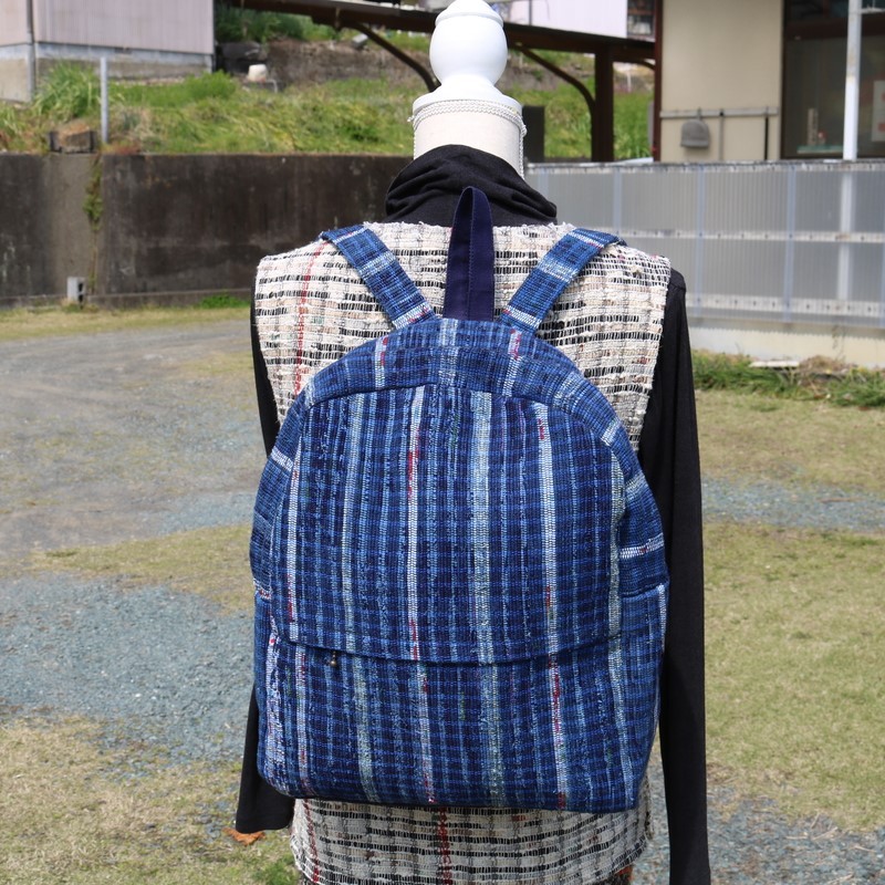 
                  バッグ 藍染め の リュックサック 裂き織り チョイス限定 １点もの 鞄 着物 リュック ハンドメイド かばん カバン おでかけ コーディネート ファッション 静岡県 藤枝市 
                