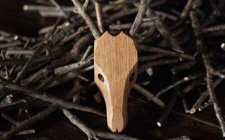 【オーチョキャンプ】壁掛けオブジェ シカ 鹿 オブジェ クルミ材