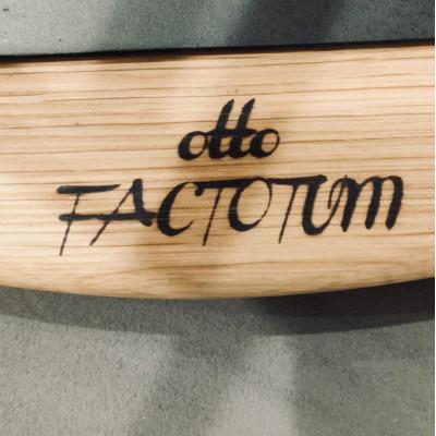 ふるさと納税 和泉市 三角スツール【M】ダーク(オーク+無垢アイアン)花台 |  | 03