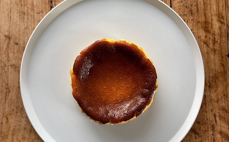 バスクチーズケーキ　厳選素材　京丹波のオーガニックスイーツ工房「菓歩菓歩」手作り（5～6人分　直径12cm　240g）