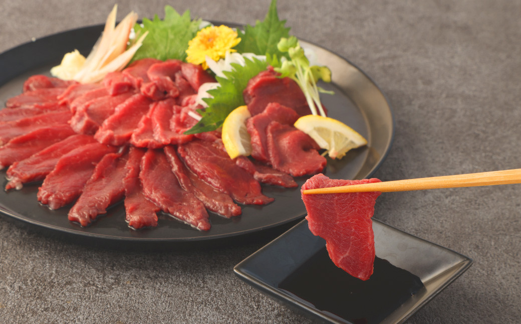 
                  ＜ R8年熊本地震復興支援 ＞【6ヶ月定期便】 赤身 馬刺し 200g （100g×2） 計1.2kg 馬刺 馬肉 馬 お肉 肉 冷凍
                
