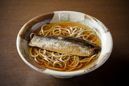 【 年越しそば 予約 】 石臼挽き 自家製粉 瑞穂そば ( にしんそば ) 2人前 つゆ付き ≪ 京丹波町産 蕎麦 100%使用 ≫ ※2025年12月発送 ※北海道・沖縄・その他離島は配送不可 [0