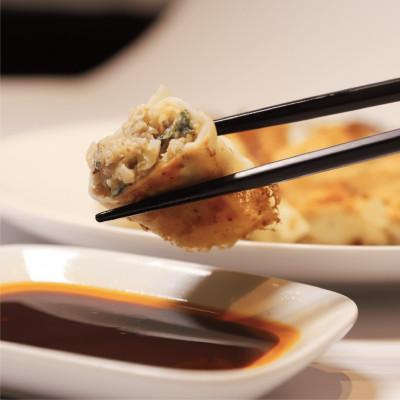 ふるさと納税 指宿市 【鹿児島ラーメン王2017・2019王者】TAKETORA黒豚餃子18個×10P(031-1748) |  | 02
