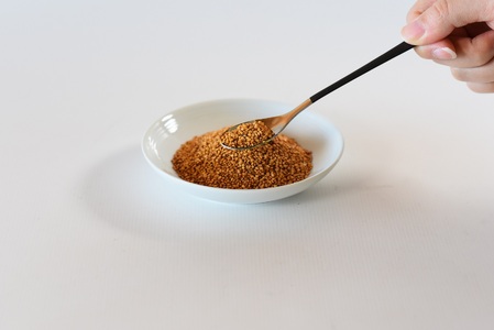 ＜煎りごま2種＞いりごま 胡麻 ゴマ 国産 希少 料理 アレンジ 金ごま 黒ごま goma 袋 チャック付き セット セサミ 風味 香り トッピング 炒め物 食品 乾物【MI411-sm】【しも農園】