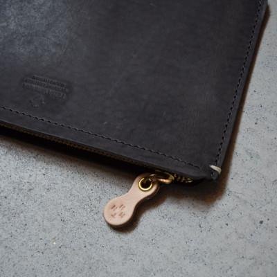 ふるさと納税 河内長野市 本革スクエアポーチ S スモーク ブラック 国産レザー Teha’amana |  | 02