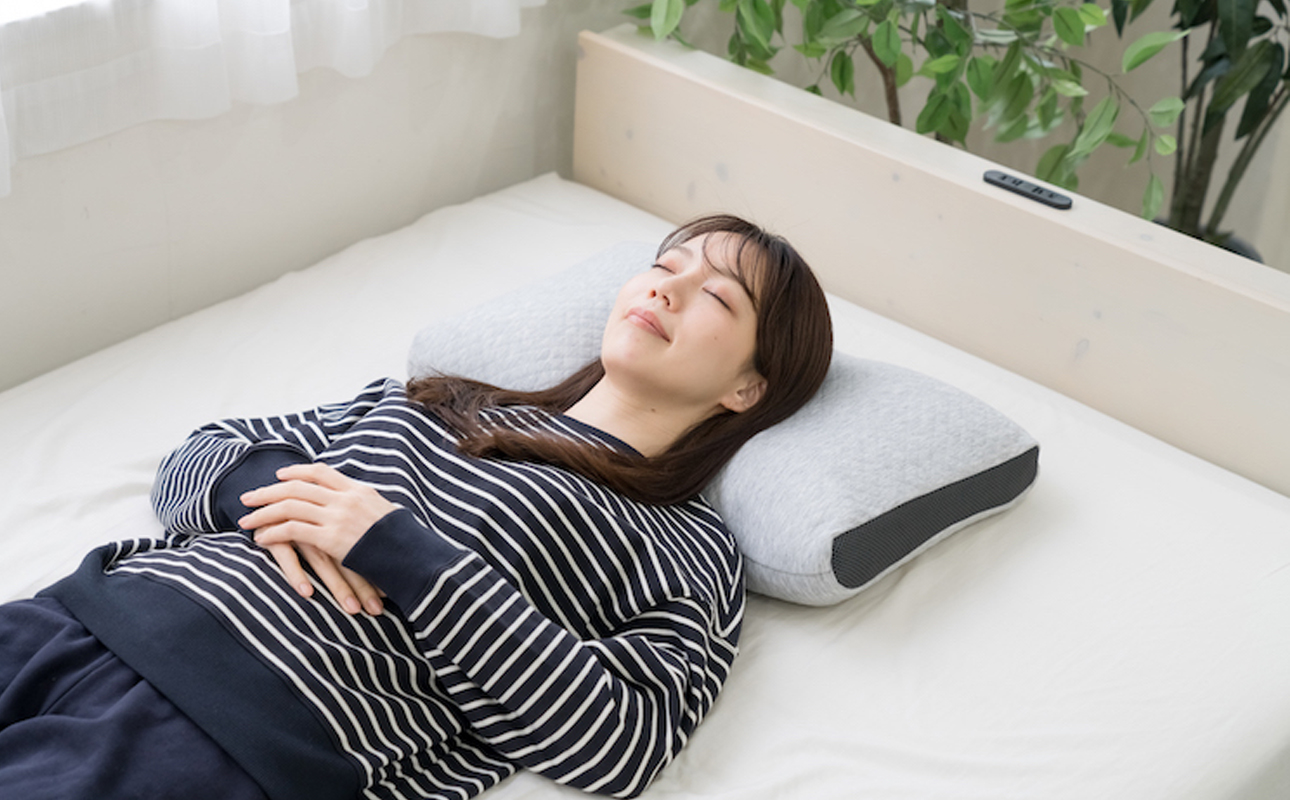 高さを3段階で簡単に変えられるので、自分ならではのベストポジションが得られる！セルフフィッティング枕「3段階に高さ調整できる 寝返りしやすい首もとフィットそば殻まくら」【快眠、枕、睡眠、そば、寝心地、