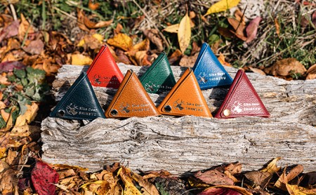 3角型小銭入れ 小物 雑貨 鹿革 牛革 強度 ボタン式 簡単開閉 小物入れ 革製品 革小物 コインケース 普段使い  ブラウン