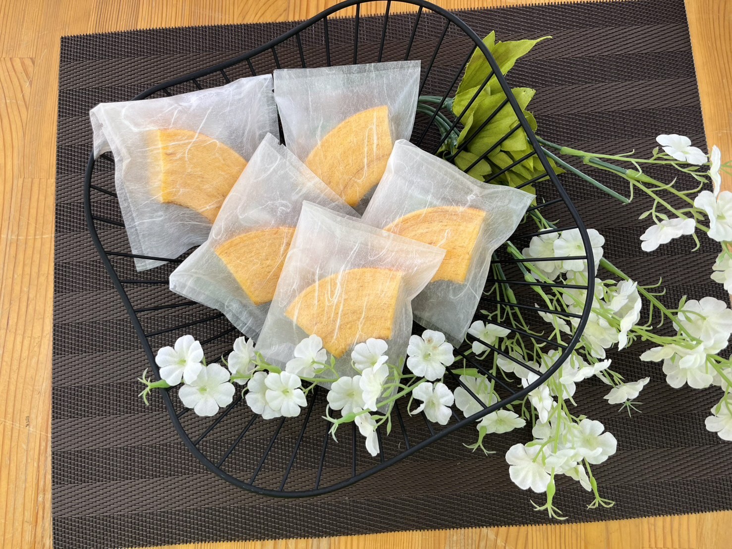 
            緑の一番星たっぷり♪卵屋ばうむくーへん　20個（16g・5個入×4箱） 新鮮 卵 バウムクーヘン 焼き菓子 バームクーヘン カット 贈答 土産 高級卵 国産 青森県 三戸町 AR-25-019
          