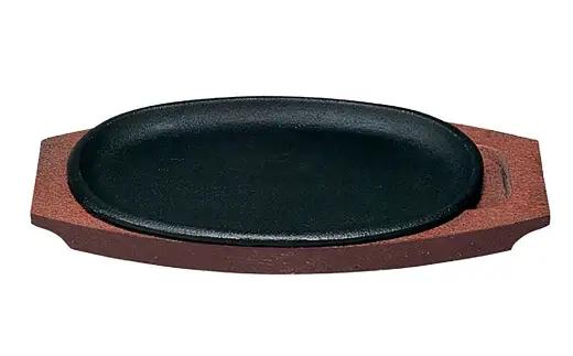 トキワ鉄器 ステーキ皿 （ 木台タイプ ） IH対応 小判 （ 浅型 ） 小 25cm 316 くわな鋳物 職人 蓄熱性 保温力 浅型 お皿 皿 食器 オシャレ 日常使い 重厚感 伝統 匠の技 鉄板 