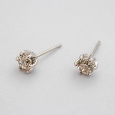 ふるさと納税 甲府市 プラチナ Pt900 0.60ct天然ダイヤモンドスタッドピアス|cop-4-pt |  | 02