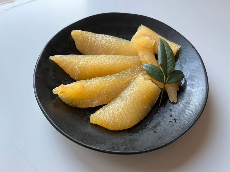 【ふるさと納税】 味付け数の子（本チャン数の子） 240g  白醤油 お正月 かずのこ おせち おつまみ 海鮮 魚卵 人気 食感 高級 おかず 塩竈市 塩釜市 三波食品　nh00005-1