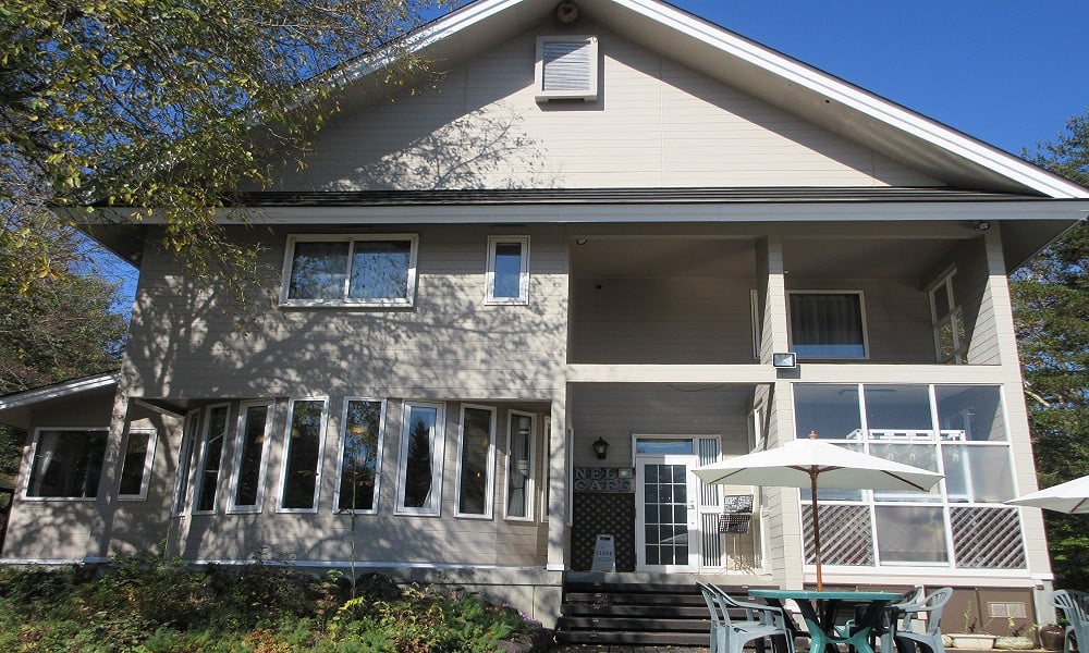 安比高原ペンション街にあるオシャレなカフェ『自家焙煎　高原の珈琲工房 NELCAFE』