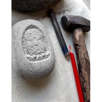 ふるさと納税 忠岡町 石の手彫り彫刻　こころ音地蔵(薄茶色)握り仏サイズ |  | 02