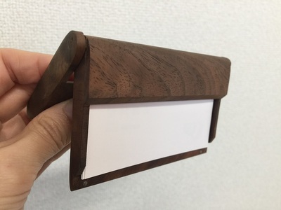 天然素材を精密加工　名刺入れ【ウォールナット】