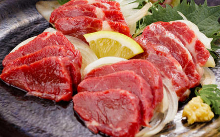 【全6回定期便】赤身 馬刺し 計約1kg(約100g×10パック) 【五右衛門フーズ】[AYBV051]