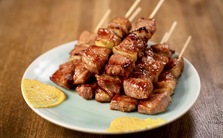 【3ヶ月定期便】やきとりの一平本店 豚精肉串 30本　【定期便・お肉 ロース 焼き鳥 やきとり 3カ月 3回】