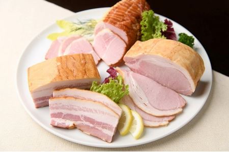 【北海道】ベーコン＆ボンレスハム・ロースハム 地元高校生人気の品 ハム ベーコン 詰め合わせ 国産ハム 国産ベーコン 詰合せ 人気ハム 人気ベーコン ハム ベーコン ハム ベーコン