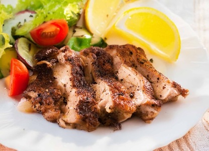 【鳥取県産 大地のハーブ鶏】 スパイスチキン 焼肉 500g KC235 もも肉 鶏肉 チキン