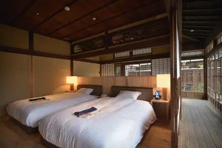 【八女大茶園で愉しむ朝食】1日2組限定 春の朝活 ＜2食付宿泊ペアチケット＞ 125-010