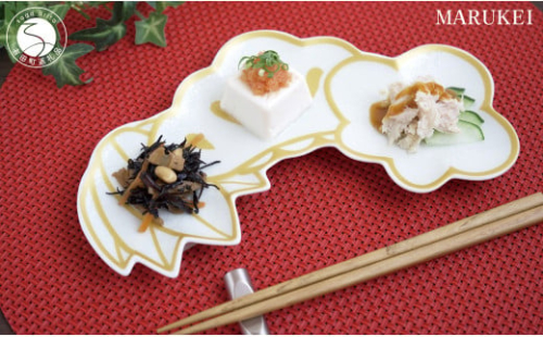 有田焼 錦金銀叩き 松竹梅形 前菜皿 2枚セット【丸兄商社】食器 器 うつわ 皿 前菜皿 松竹梅 縁起物 お正月ハレの日 お祝い 金彩 ホワイト ゴールド 35000円 3.5万円 as015