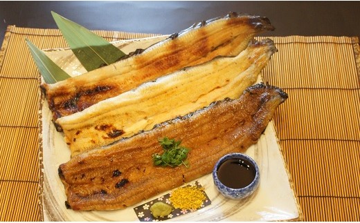 
うなぎ割烹 一愼　手焼きうなぎ　ビック三種と骨せんべいセット
