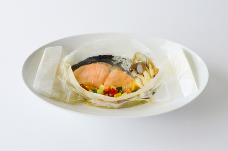 大槌サーモン（銀鮭）レンジでチンする包焼 1切＋野菜入×2パック｜魚 グルメ 食べ物 惣菜 鮭  切り身 人気 おかず 海鮮 海鮮食品 魚介類 魚介