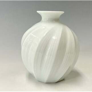 中仙窯 白磁面取線彫花器 （中尾純作） A70-110_イメージ3