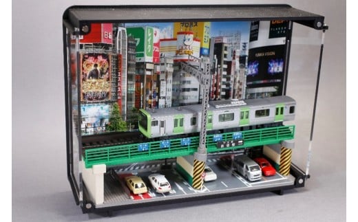 鉄道模型 走る情景(ジオラマ)シリーズ《E235系 山手線》 東京 新宿 ジオラマ 本棚展示台 山手線 E235系 コンパクト アレンジ ミニチュア クリアパネル 模型 鉄道模型 インテリア 電車 0055-012-S07
