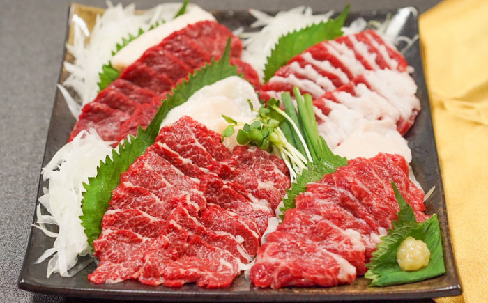 【冷蔵】純国産馬 馬刺し極上フルセット計約330g 馬刺し専用醤油付き(極上霜降り/約70g 特上フタエゴ/約70g 霜降り/約70g タテガミ/約50g 赤身/約70g) / ばさし 馬刺 熊本馬刺