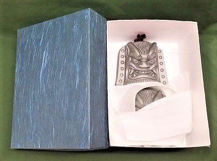 伝統工芸士の鬼師が作る守護鬼瓦シリーズ・開運守護　鬼面笑にらみ二体セットH064-026