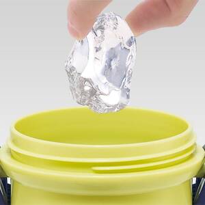 直飲みコップ付きプラ水筒　624483　4-101